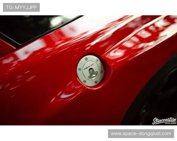 奥康推出粉丝设计头盔,致敬塞纳