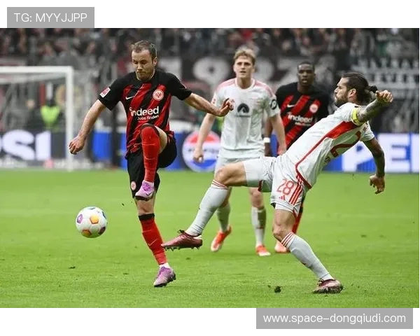 法兰克福新援卡利穆恩多有望登场,格策因病缺席