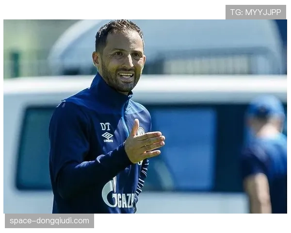 官方：沙尔克04主帅因战绩不佳下课，U19教练暂代职务