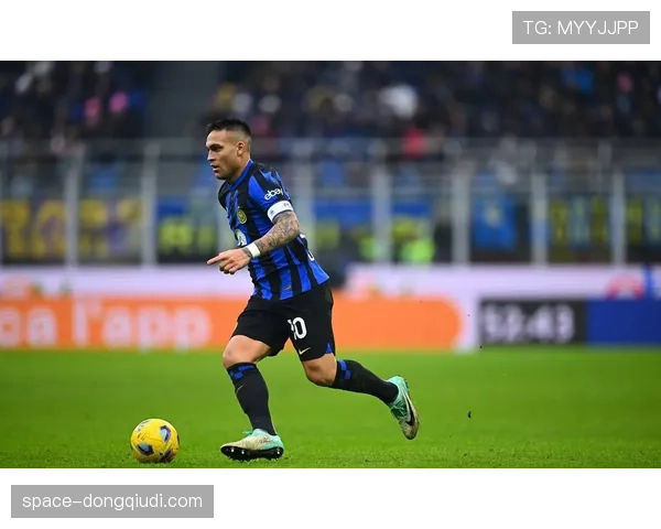 特写:国米三中卫精准联动造越位,成功瓦解对手直塞进攻